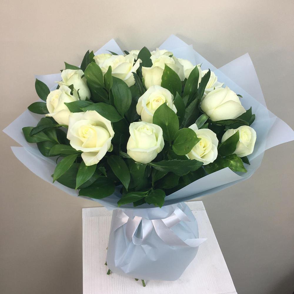Букет 15 Белых роз Проуд в Емве
