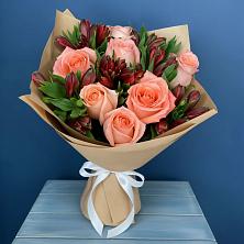 Букет Сплетённые любовью в Емве Букет цветов из: Розы и Альстромерии в Емве