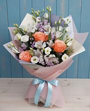 Букет цветов из:  Лизиантусы, Розы, Альстромерии и Гипсофила в Емве