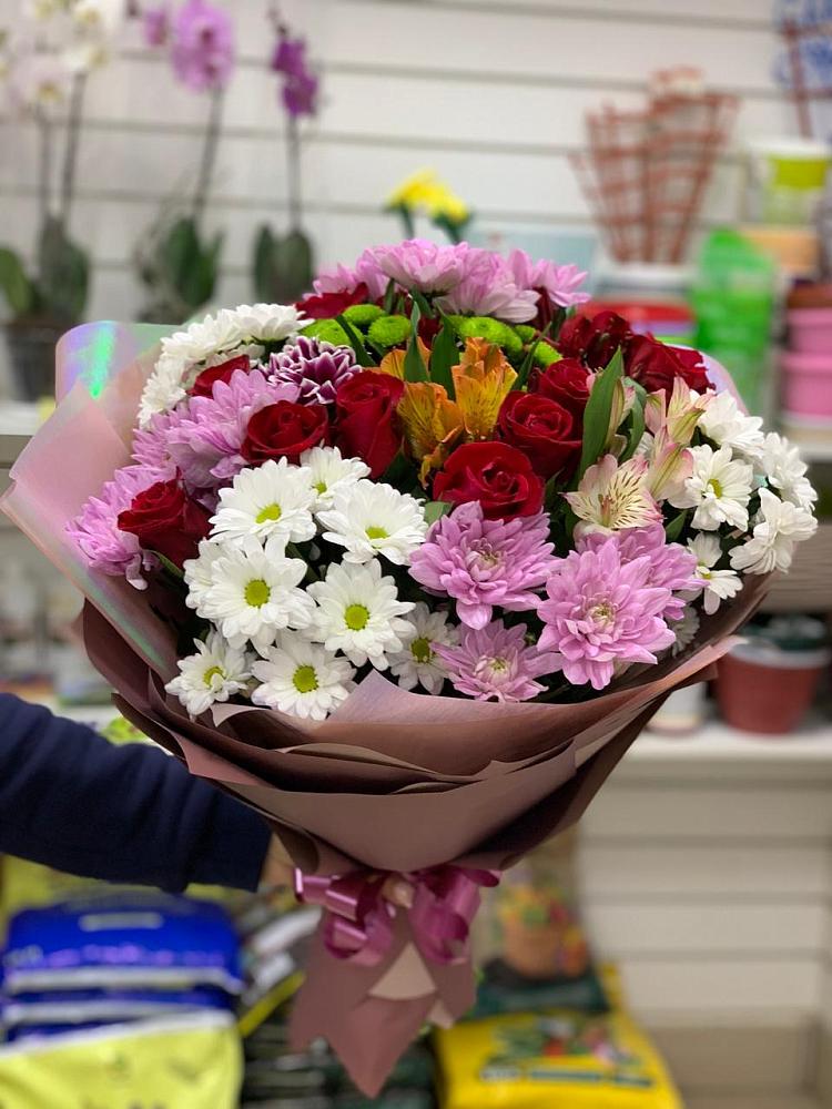 Букет салют цветов в Емве Букет цветов из: Розы, Хризантемы и Альстромерии в Емве