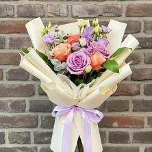 Букет цветочные ноты в Емве Букет цветов из: Лизиантусы и Розы в Емве