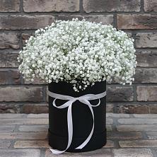 Цветочная композиция из Гипсофила в шляпной коробке в Емве