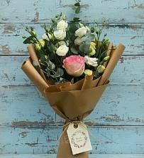 Букет нежный привет в Емве Букет цветов из: Розы и Лизиантусы в Емве