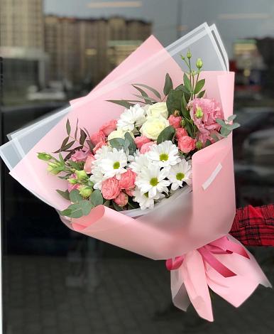 Букет цветов из: Розы, Лизиантусы и Хризантемы в Емве