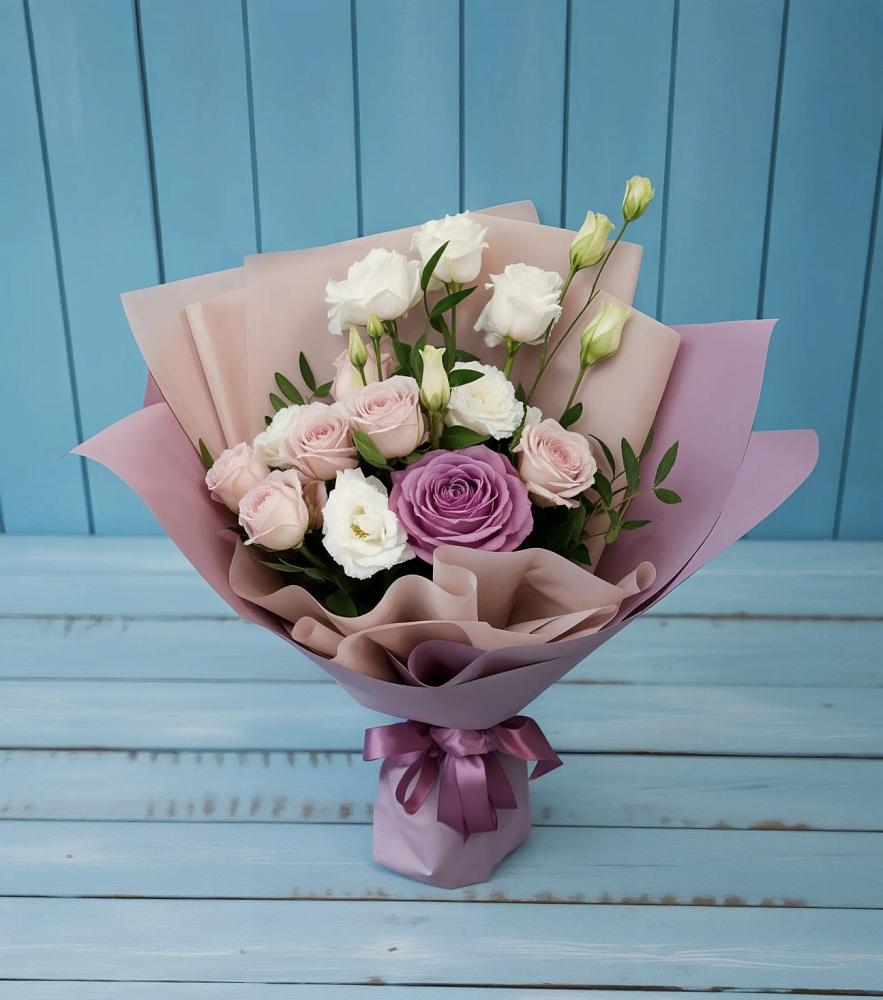 Букет цветов из: Розы и Лизиантусы в Емве